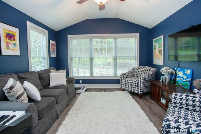 490 New Road, Avon, CT 06001
