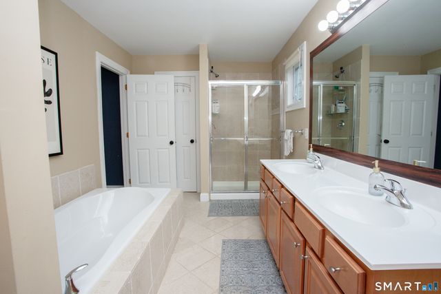 490 New Road, Avon, CT 06001