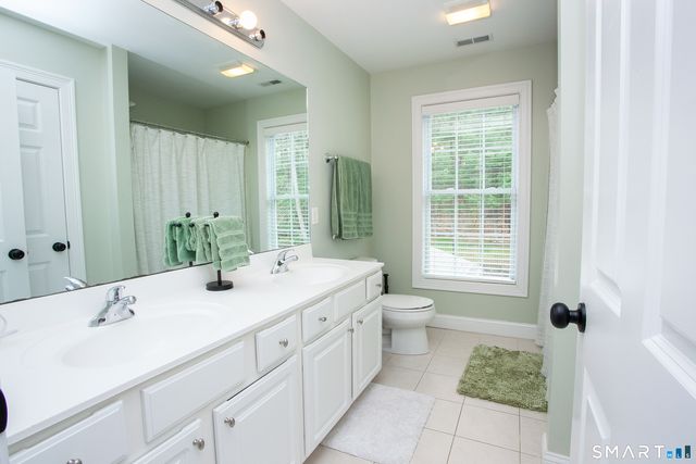 490 New Road, Avon, CT 06001