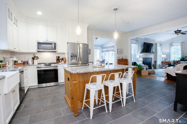 490 New Road, Avon, CT 06001