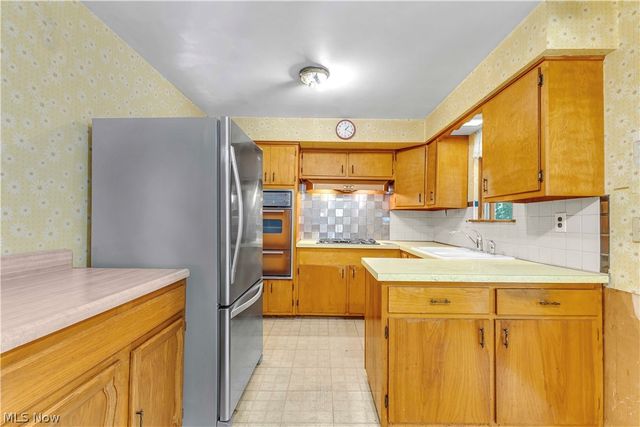 20559 Westwood Park Boulevard, Strongsville, OH 44149