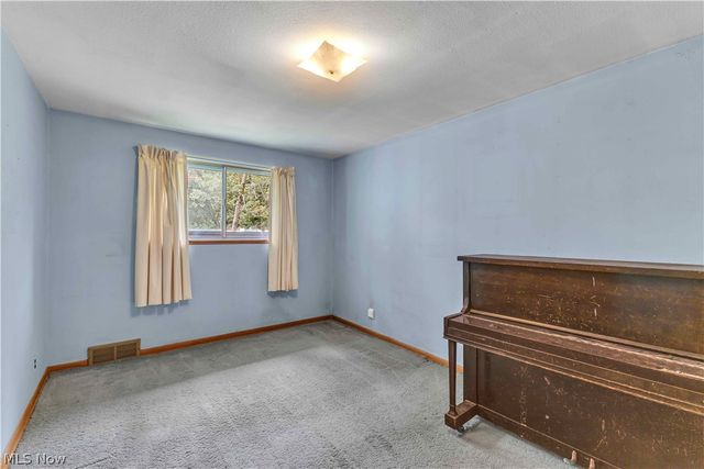 20559 Westwood Park Boulevard, Strongsville, OH 44149