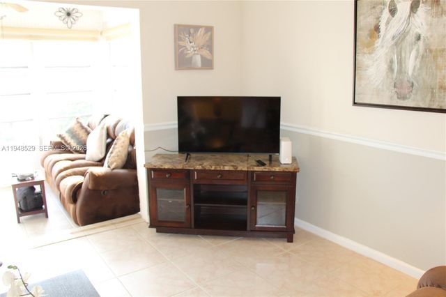 5620 SW 3rd Pl 114, Margate, FL 33068