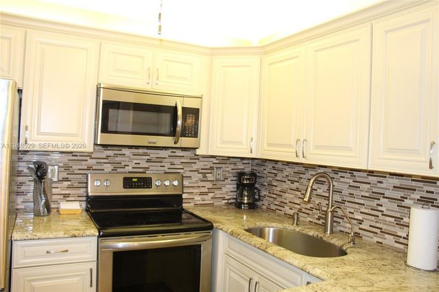 5620 SW 3rd Pl 114, Margate, FL 33068