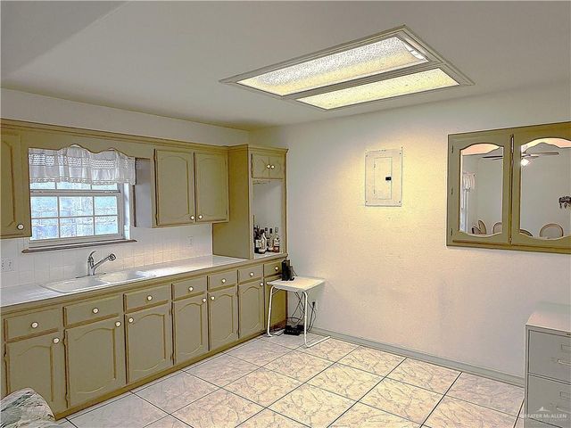 1305 N 48th Street, Mcallen, TX 78501