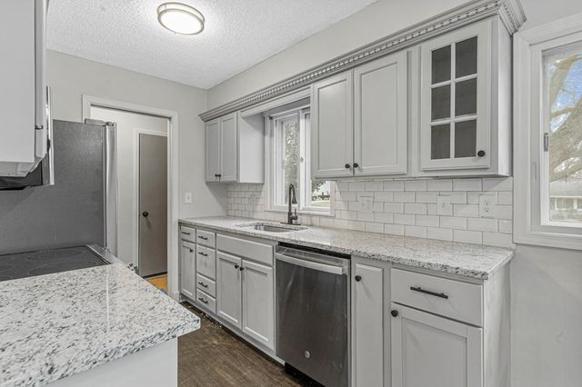 3633 Robinwood Terrace, Minnetonka, MN 55305