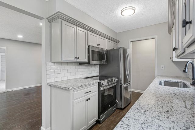 3633 Robinwood Terrace, Minnetonka, MN 55305