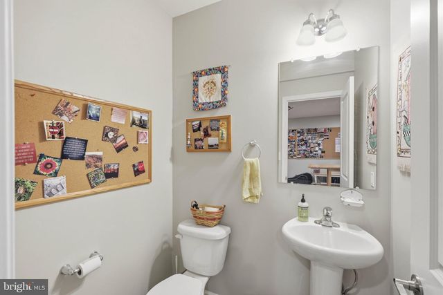 33 ALDERWOOD WAY, Lancaster, PA 17601