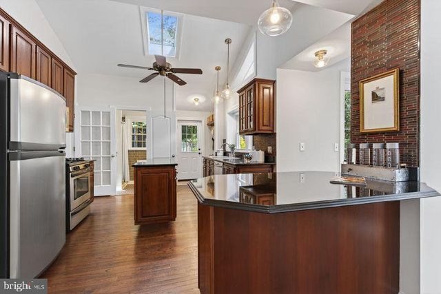 1521 N KENILWORTH ST, Arlington, VA 22205