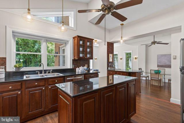 1521 N KENILWORTH ST, Arlington, VA 22205