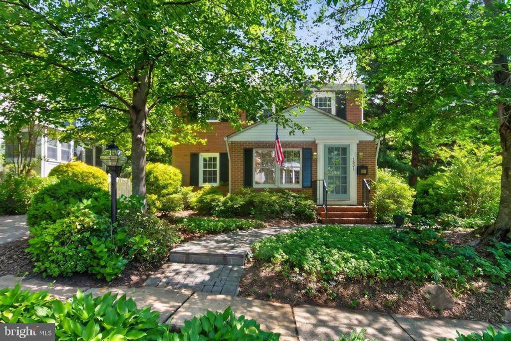 1521 N KENILWORTH ST, Arlington, VA 22205