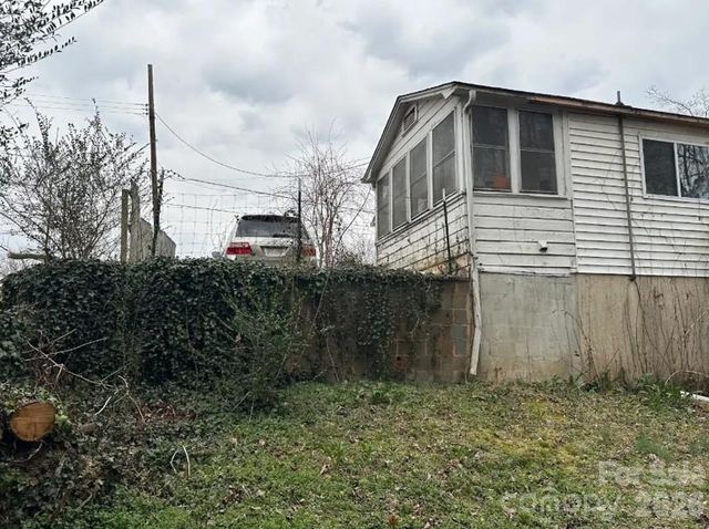 274 31st Street SW, Hickory, NC 28602