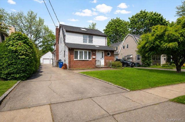 20 School House Lane, Syosset, NY 11791