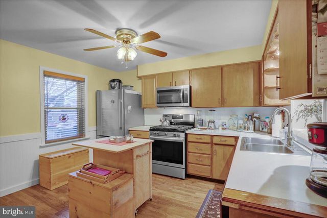 329 DAHLIA RD, Lancaster, PA 17602