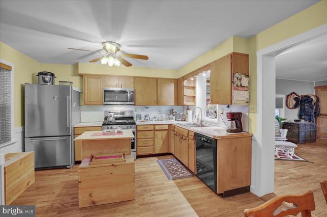 329 DAHLIA RD, Lancaster, PA 17602