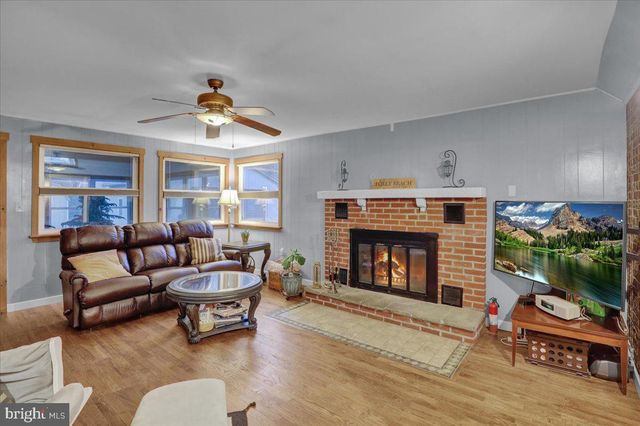 329 DAHLIA RD, Lancaster, PA 17602