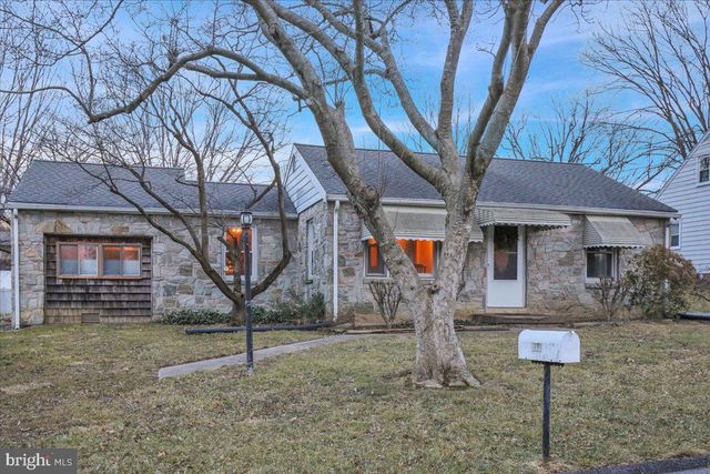 329 DAHLIA RD, Lancaster, PA 17602