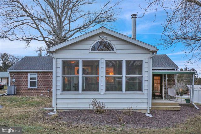 329 DAHLIA RD, Lancaster, PA 17602