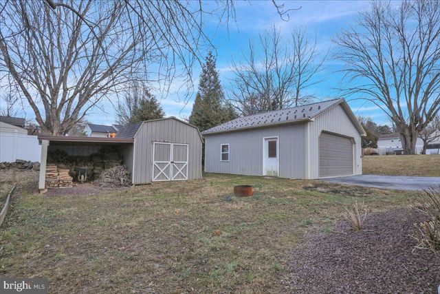 329 DAHLIA RD, Lancaster, PA 17602