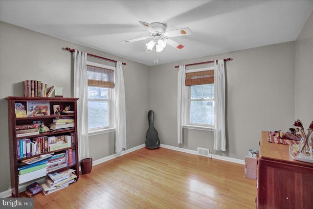 329 DAHLIA RD, Lancaster, PA 17602