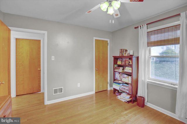 329 DAHLIA RD, Lancaster, PA 17602