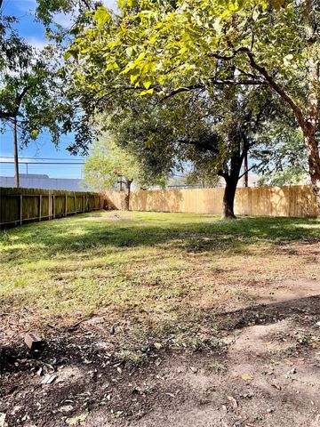 634 Twinbrooke Drive, Houston, TX 77037