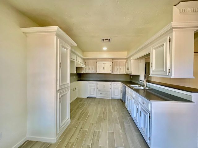 634 Twinbrooke Drive, Houston, TX 77037