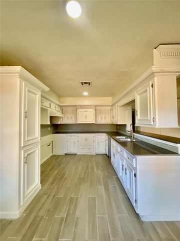 634 Twinbrooke Drive, Houston, TX 77037