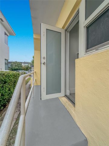 955 Bay Dr 2, Miami Beach, FL 33141