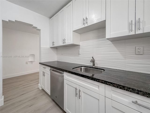 955 Bay Dr 2, Miami Beach, FL 33141
