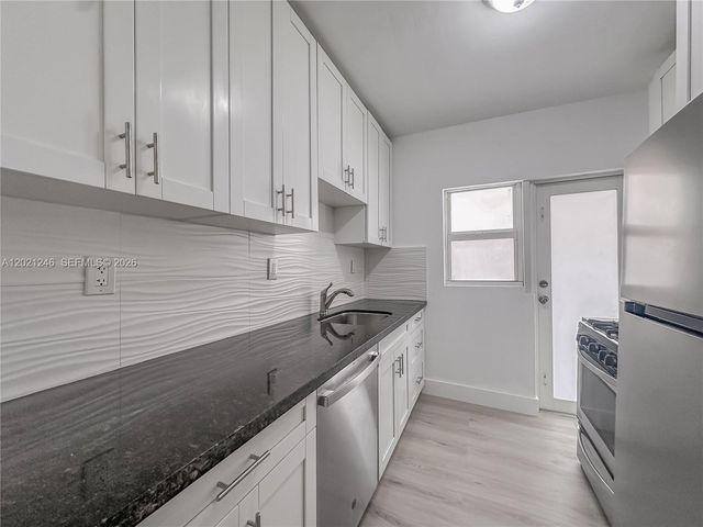 955 Bay Dr 2, Miami Beach, FL 33141