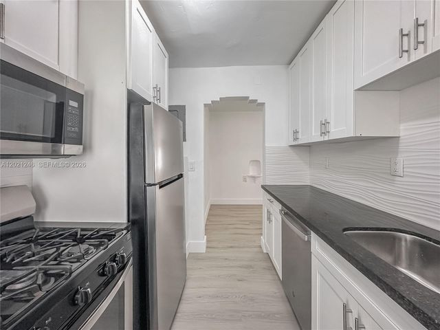955 Bay Dr 2, Miami Beach, FL 33141