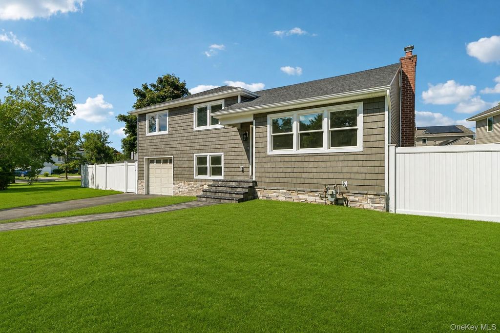 3176 Morgan Drive, Wantagh, NY 11793 — photo 2