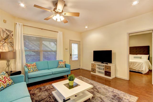 2208 Trailside DR, Austin, TX 78704