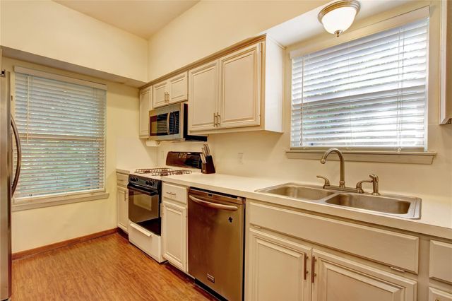 2208 Trailside DR, Austin, TX 78704