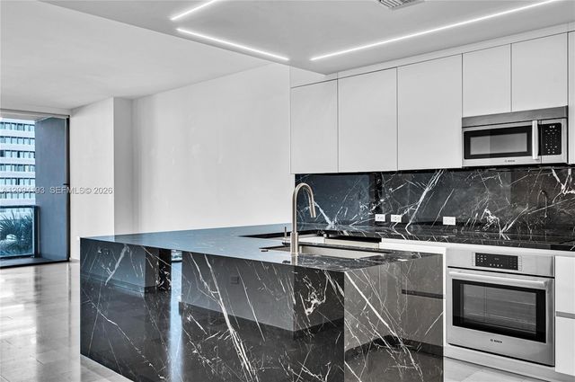 88 SW 7th Street 806, Miami, FL 33130