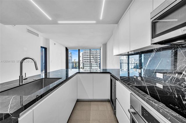 88 SW 7th Street 806, Miami, FL 33130