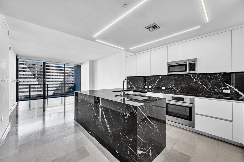 88 SW 7th Street 806, Miami, FL 33130