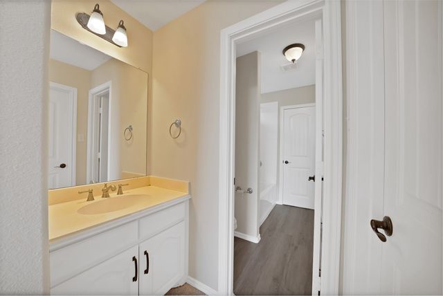 2770 S Lakeview Drive, Cedar Hill, TX 75104