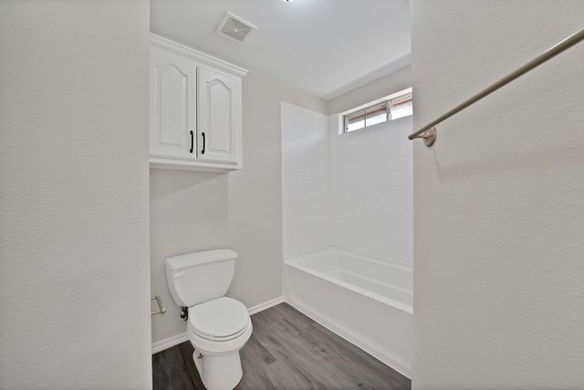 2770 S Lakeview Drive, Cedar Hill, TX 75104