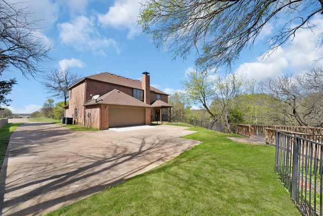 2770 S Lakeview Drive, Cedar Hill, TX 75104