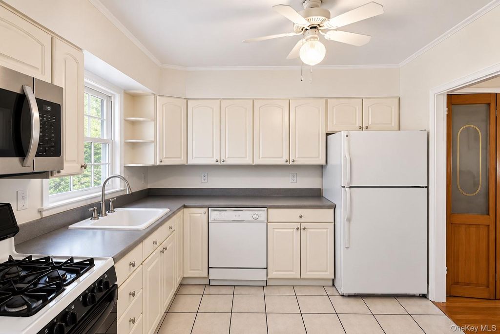 173 Pembrook Drive, Yonkers, NY 10710 — photo 4