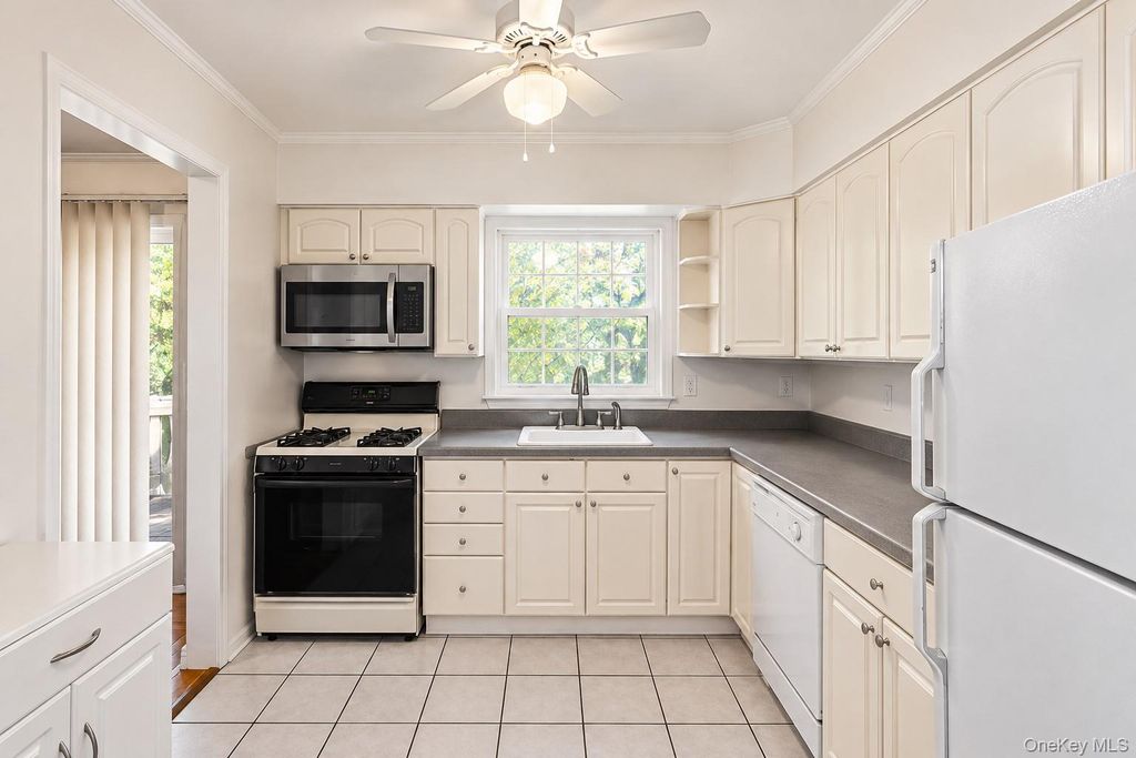 173 Pembrook Drive, Yonkers, NY 10710 — photo 5