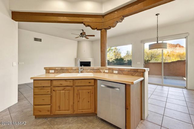 5660 W Triangle X Place, Tucson, AZ 85713