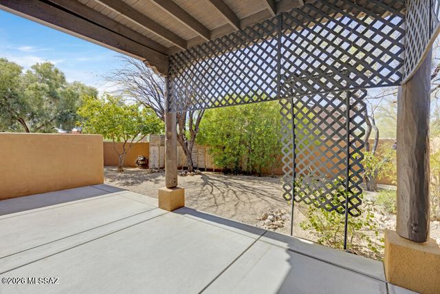 5660 W Triangle X Place, Tucson, AZ 85713