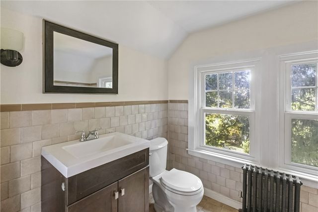 90 Hilltop Road, East Providence, RI 02914