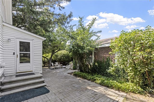 90 Hilltop Road, East Providence, RI 02914