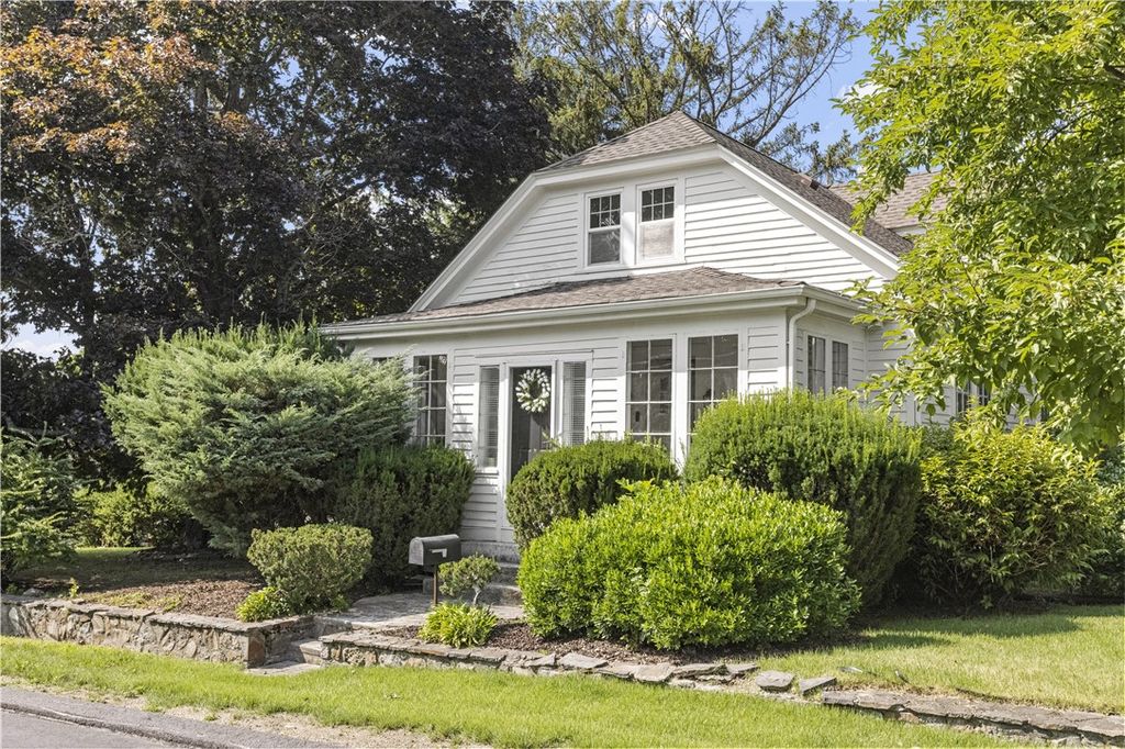 90 Hilltop Road, East Providence, RI 02914