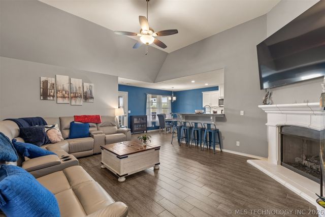 10302 N 98th East Avenue, Owasso, OK 74055