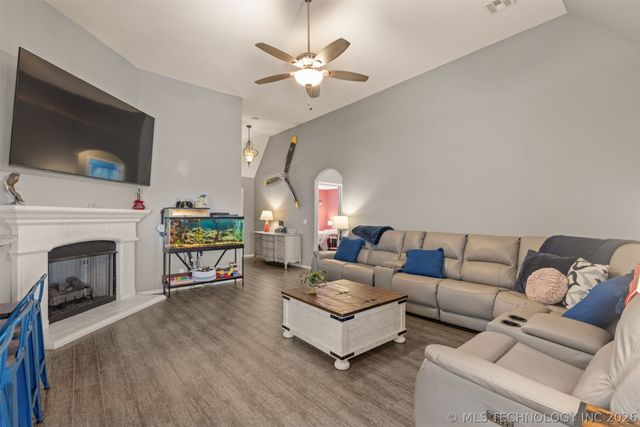 10302 N 98th East Avenue, Owasso, OK 74055